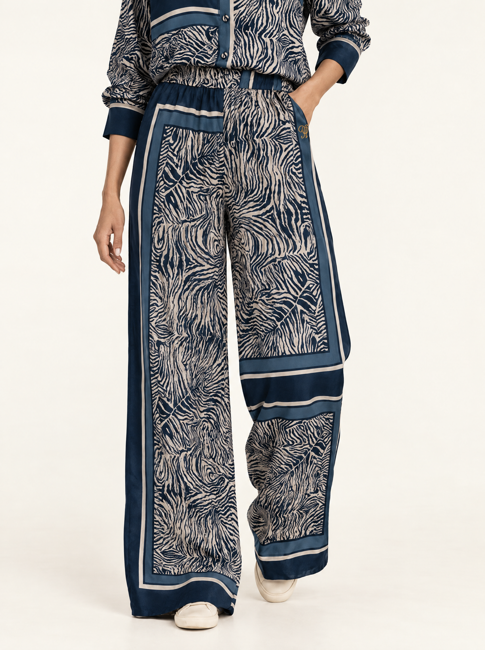 YUSHE Animal Print Wide-Leg Pants, Blue - Hover · model