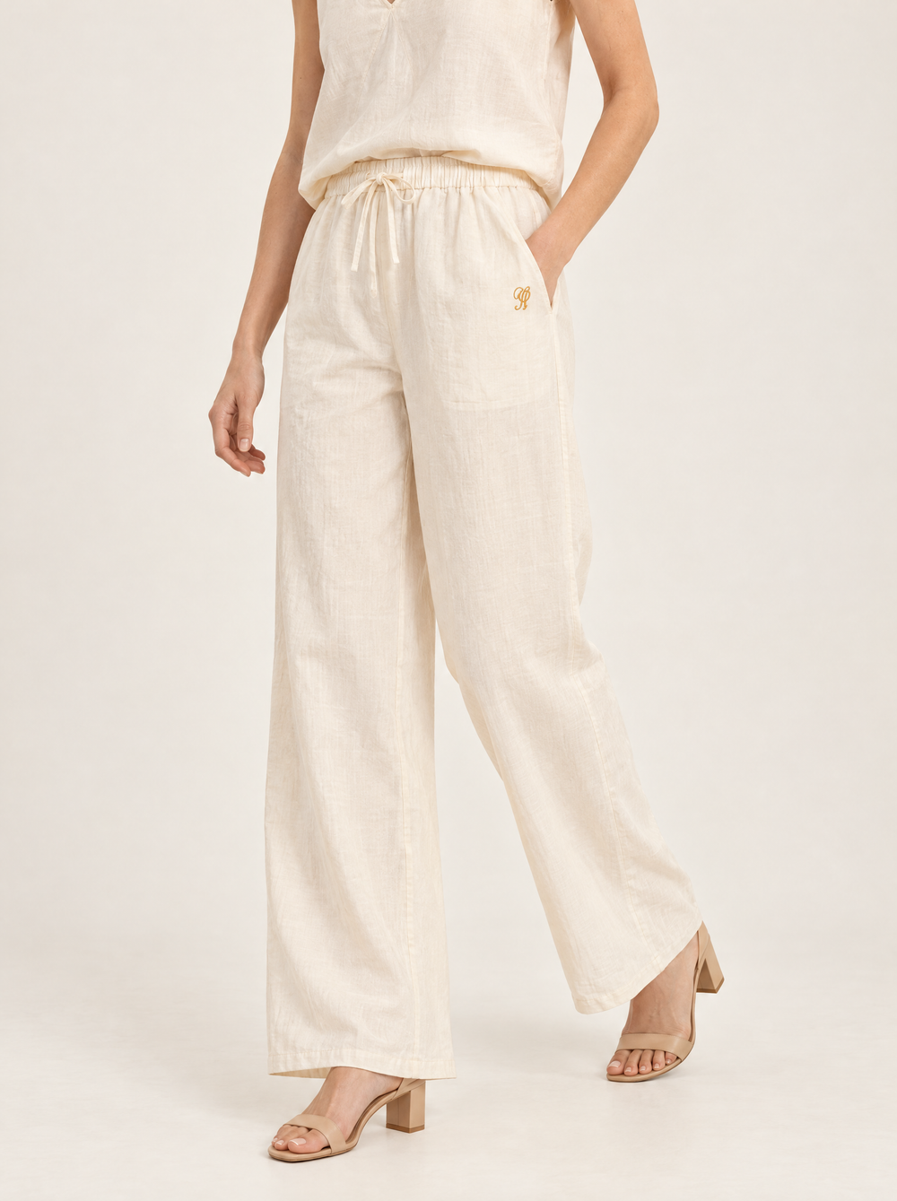 YUSHE Cotton Pant, White - Hover - model